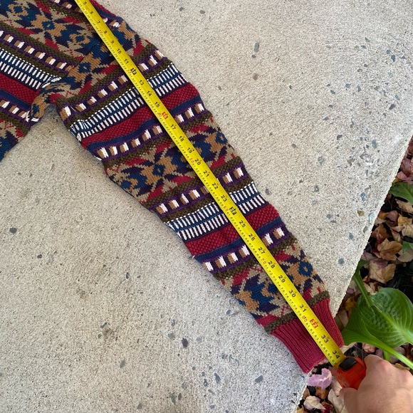 90s Vintage Knights of Round Table Pattern Knit Sweater - Picture 8 of 8